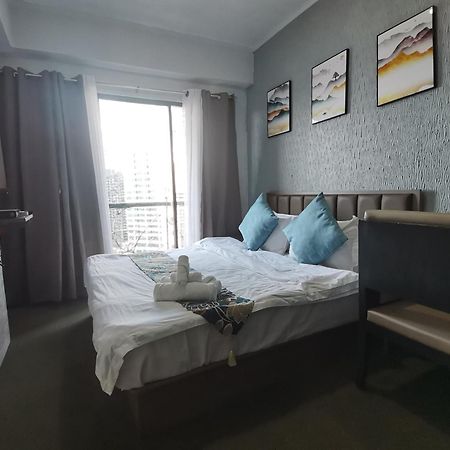 Warm Makati Aparthotel Makati City Exterior photo